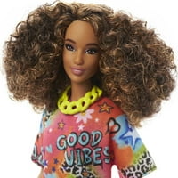 Барби Модата кукла Во Графити Фустан Со Атлетско Тело, Кадрава Бринета Коса И Додатоци